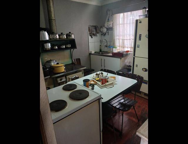 2 BEDROOM HOUSE FOR SALE IN ORLANDO WEST